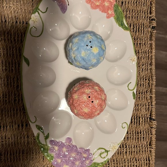 Bella Casa by Gantz, Vintage Deviled Egg Platter with S/P Shakers - Picture 2 of 16